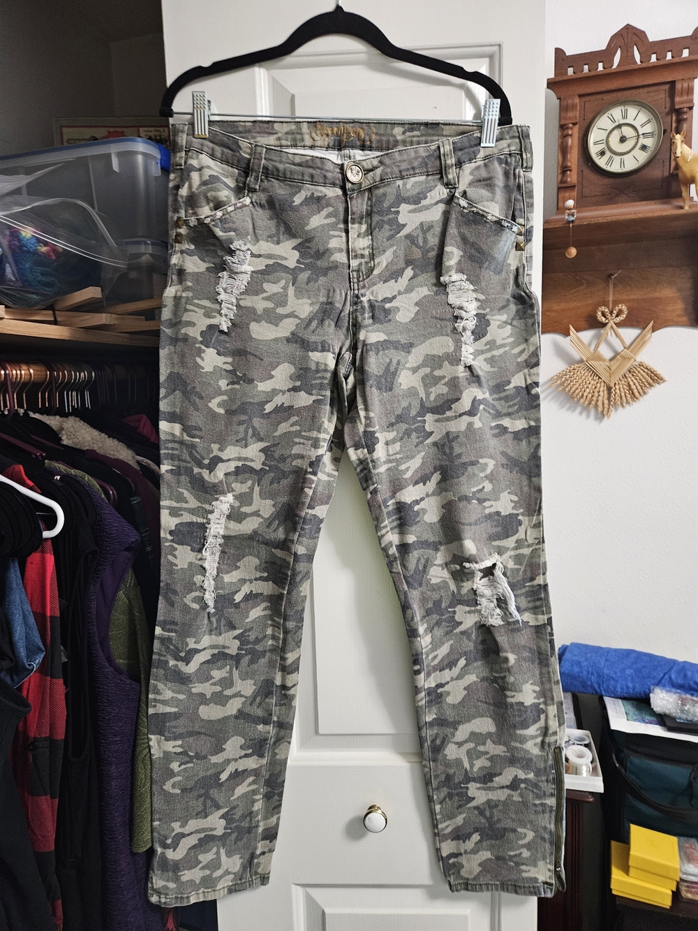 Spoon Jeans Slim Straight Women’s Camouflage Distressed Jeans - Olive Camo